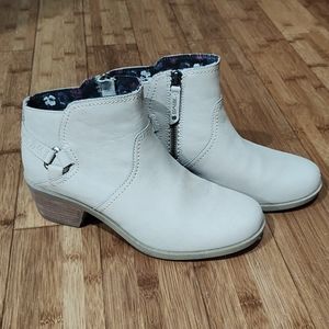 Teva Women’s Foxy Beige Ankle Boots - never worn